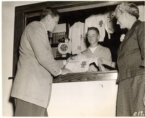 Image description is not available for 1955.070